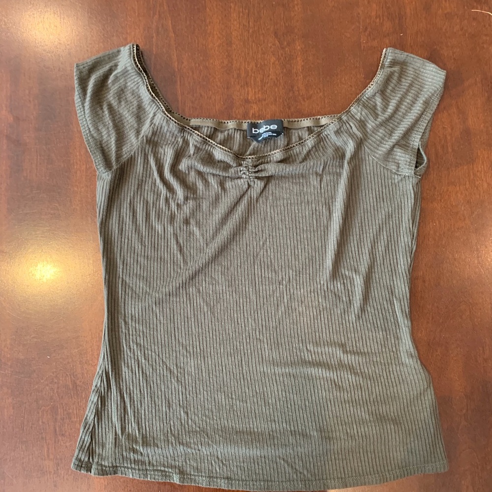 Bebe V-neck short sleeve tank top  size XS